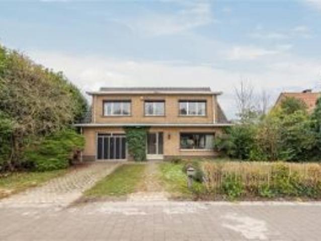 Ruime villa op mooi perceel van 634 m² in residentiële wijk