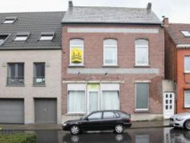 Ruime, volledig te renoveren woning met tuin te Moorsel!