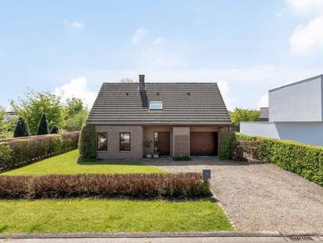 Ruime vrijstaande woning met inpandige garage