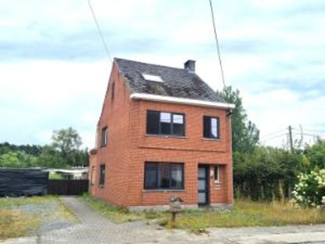 Ruime woning, 4 tot 5 slaapkamers gelegen op een zonnig p.