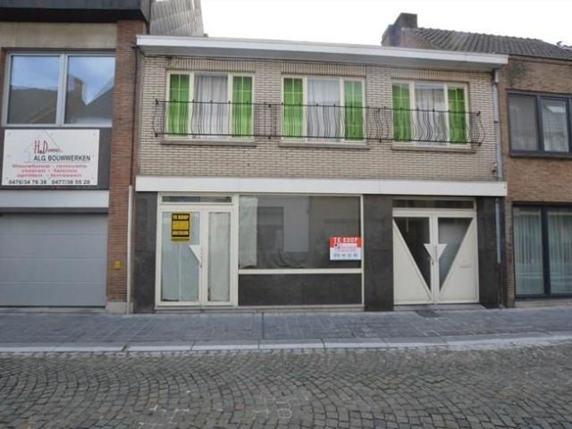 Ruime woning en handelszaak op 466 m² met centrale ligging t