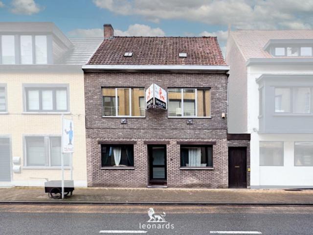 Ruime woning in centrum Oostrozebeke