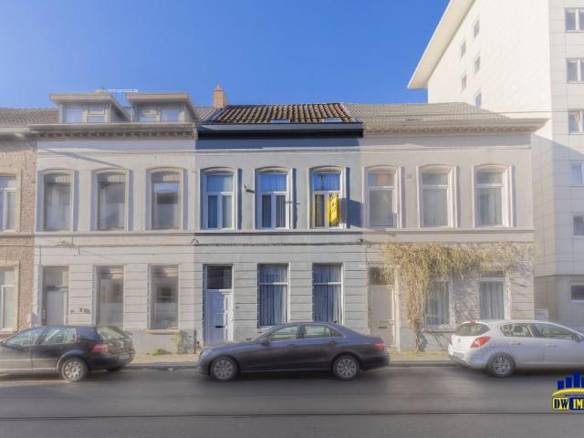 Ruime woning in het hart van Ledeberg met 5 slaapkamers te koop