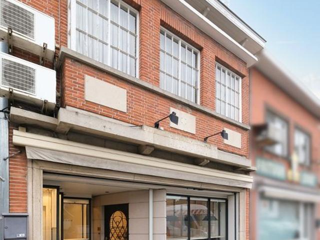 Ruime woning in Zonhoven met ingerichte handelsruimte