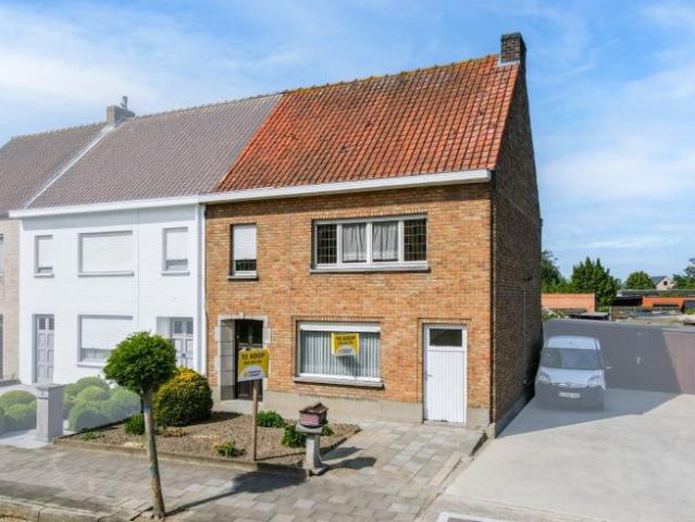 Ruime woning op rustige ligging in Eernegem