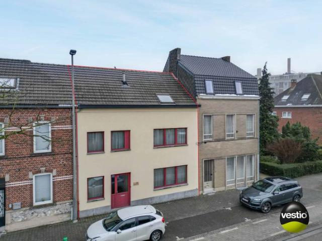 RUIME WONING MET MOGELIJKHEID KANTOOR /PRAKTIJKRUIMTE BIN.