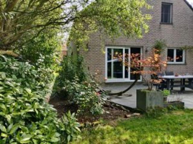 Ruime Woning met Apart Kantoor, Grote Tuin aan Natuurgebied
