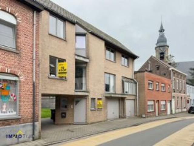 Ruime woning met dubbele garage en tuin te Gijzegem!