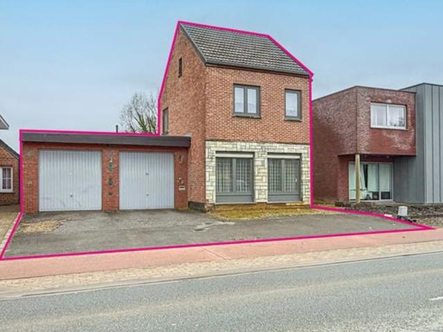 Ruime woning met dubbele garage en ZW gerichte tuin!