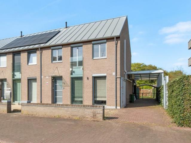 Ruime woning met gezellige tuin in centrum Kermt