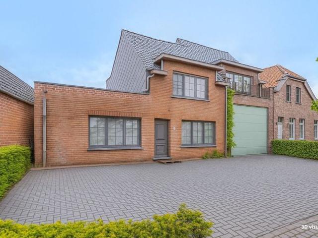 Ruime woning met loods te koop in Jabbeke