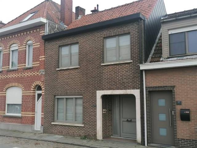 Ruime woning met loods
