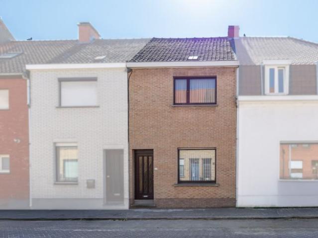 Ruime woning met potentieel en uitstekende ligging!
