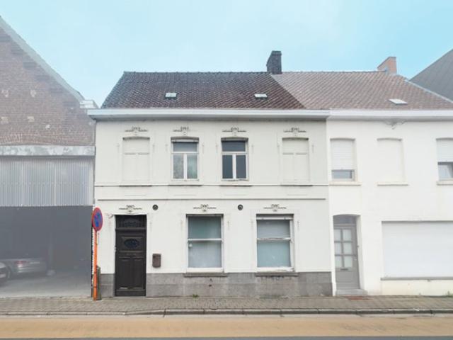 Ruime woning met veranda en omheinde tuin