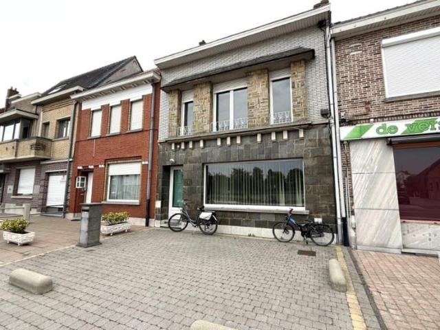 Ruime woning met 3 slaapkamers op vlot bereikbare locatie