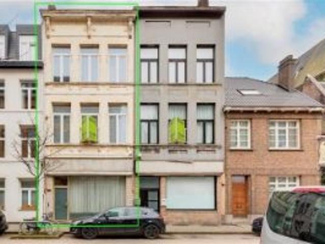Ruime woning met 4/5 slpk en magazijn