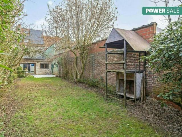 Ruime woning met 4 slaapkamers en leuke tuin in Roeselare!