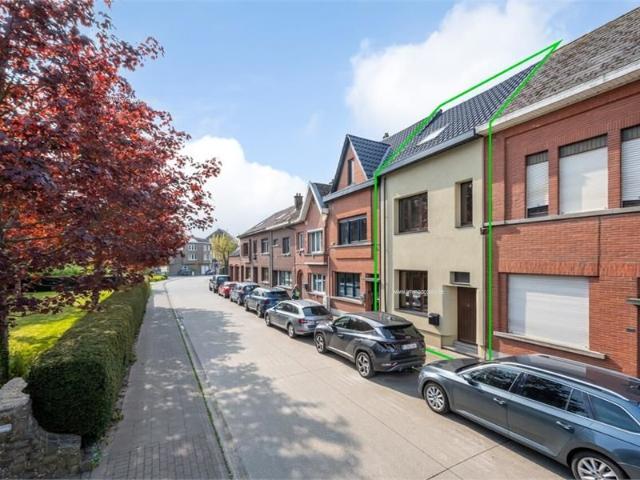 Ruime woning met 4 slaapkamers en mooie tuin te Aalst
