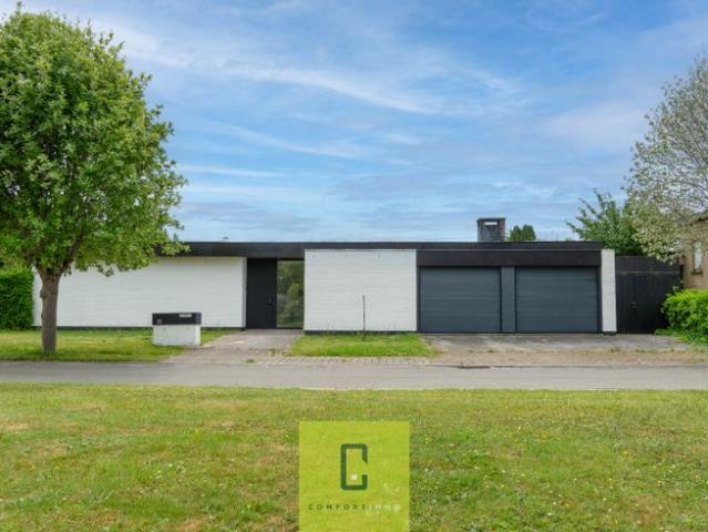 Ruime woning met 4 slaapkamers in Loppem, bouwjaar 1974, op