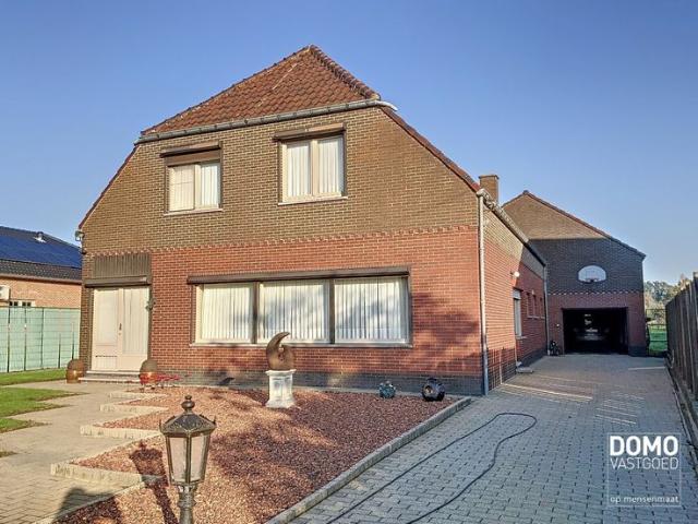 RUIME WONING MET 6 SLAAPKAMERS, 2 BADKAMERS EN RUIME TUIN T