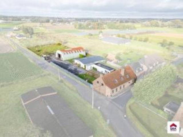 Ruime woning met 6 slpks, loods en weide op 3.376 m²!