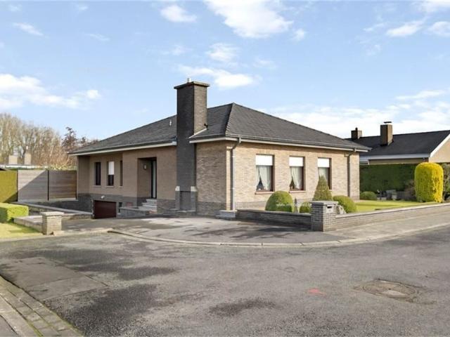 Ruime alleenstaande bungalow te koop!