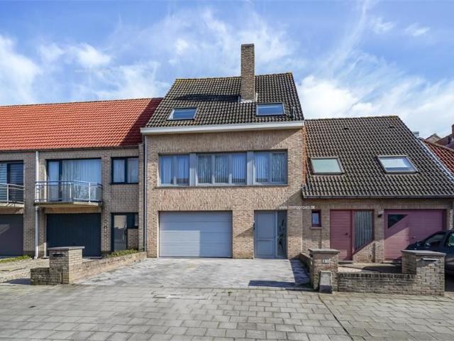 Ruime bel étagewoning met garage en 3 slaapkamers
