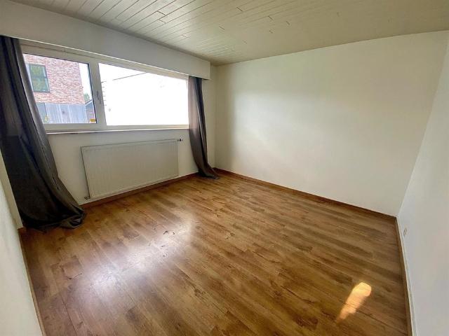 Ruime bungalow met twee slaapkamers en grote tuin