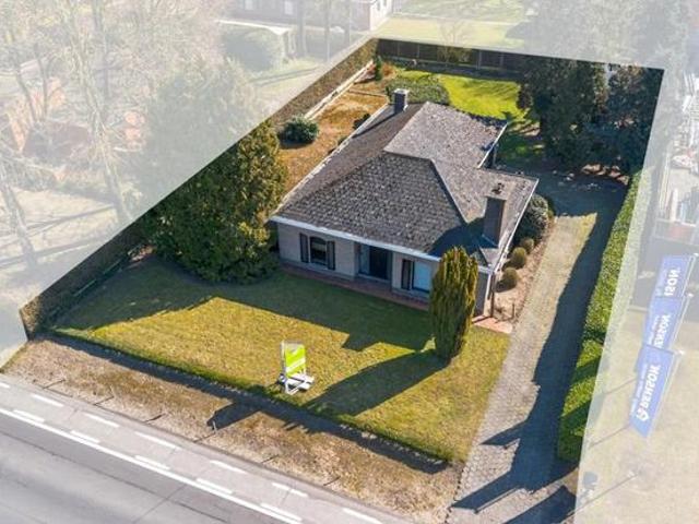 Ruime bungalow met veel potentieel en grote tuin!