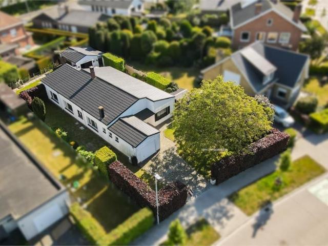 Ruime bungalow op 707 m² op toplocatie in Sint Andries!