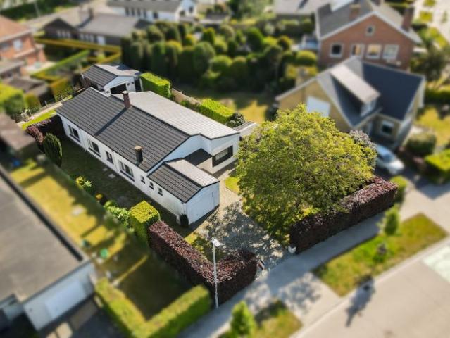 Ruime bungalow op 707 m² op toplocatie in Sint Andries!