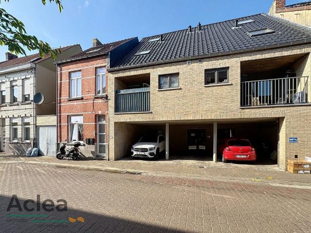 Ruime duplex met parkeerplaats en terras