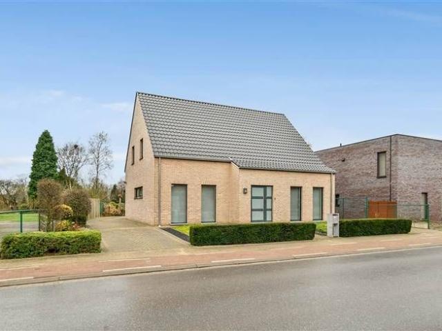 Ruime eengezinswoning met 4 slaapkamers en 2 badkamers op ru