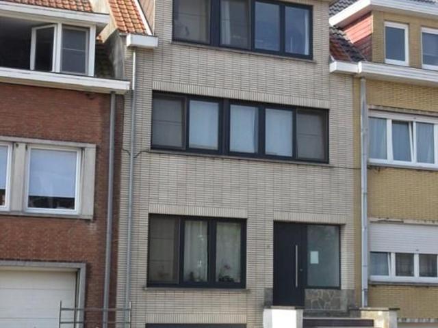 Ruime eengezinswoning met 4 slaapkamers in rustige wijk te