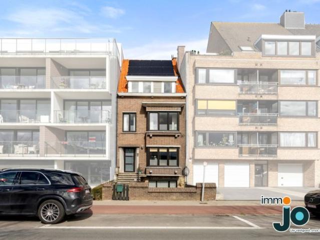 Ruime en charmante gezinswoning te koop in Oostende/Maria.
