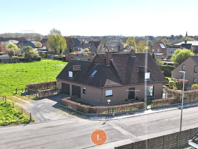 ruime en rustig gelegen woning met 5 slaapkamers en dubbele garage