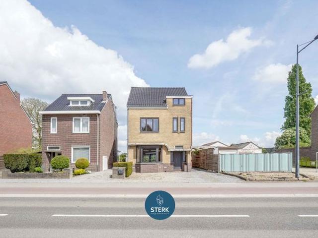 RUIME GEZINSWONING OP EEN STEENWORP VAN CENTRUM MAASTRICHT