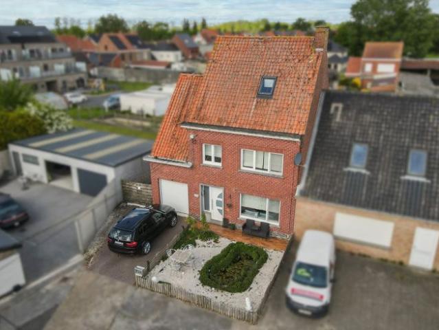 Ruime gezinswoning op landelijke ligging te Eernegem