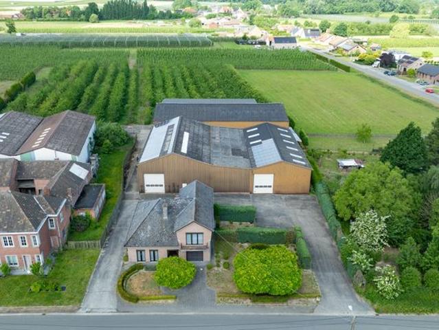Ruime gezinswoning met loodsen +1.700 m² en landbouwgrond