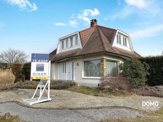 RUIME GEZINSWONING MET TUIN EN GARAGE TE KERMT