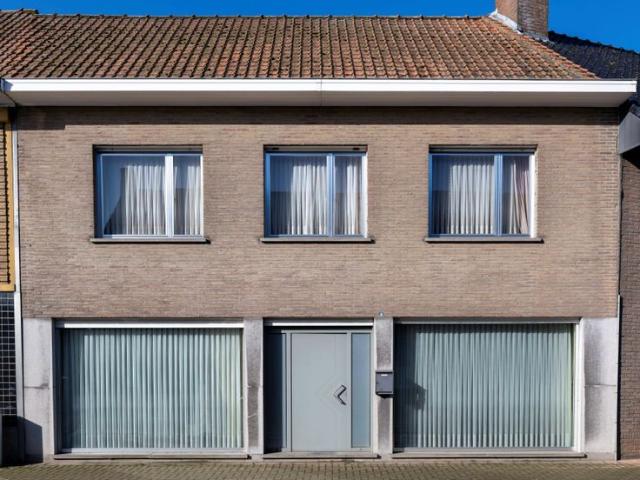 Ruime gezinswoning met zuidgerichte tuin te Marialoop