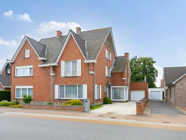 Ruime gezinswoning met 3 slaapkamers en garage 538 m²
