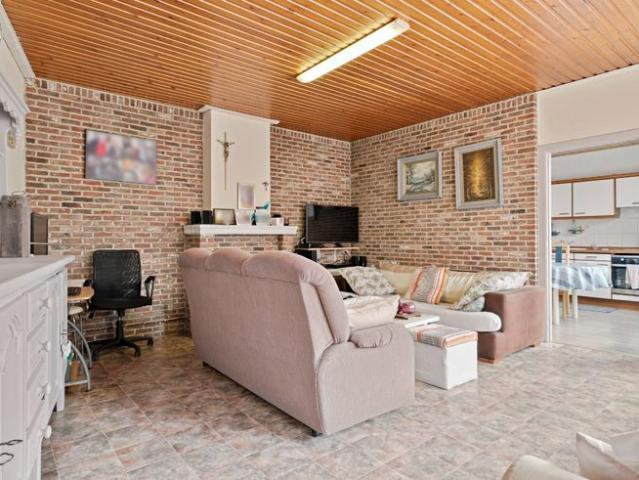 Ruime gezinswoning met 4 slaapkamers en garage 474 m²