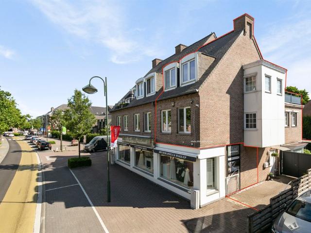 Ruime gezinswoning met 4 slaapkamers en stadstuintje in het centrum van Hamont Achel!