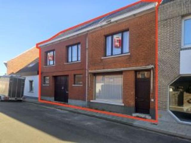 Ruime gezinswoning met 4 SLKS, tuin en dubbele garage!