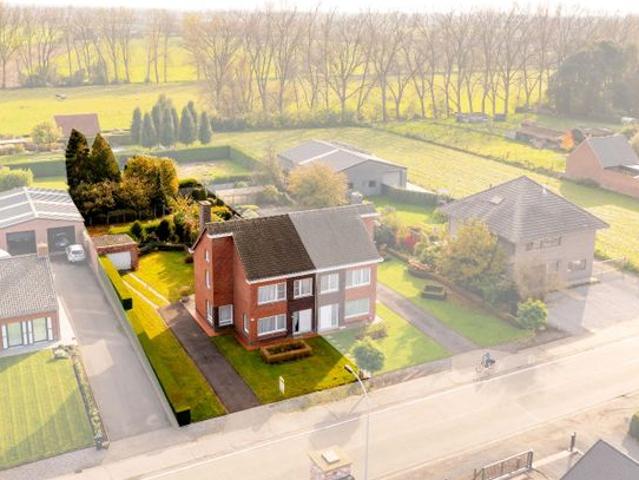 RUIME HALF OPEN WONING OP 739 m² | 3 SLPKS | GARAGE