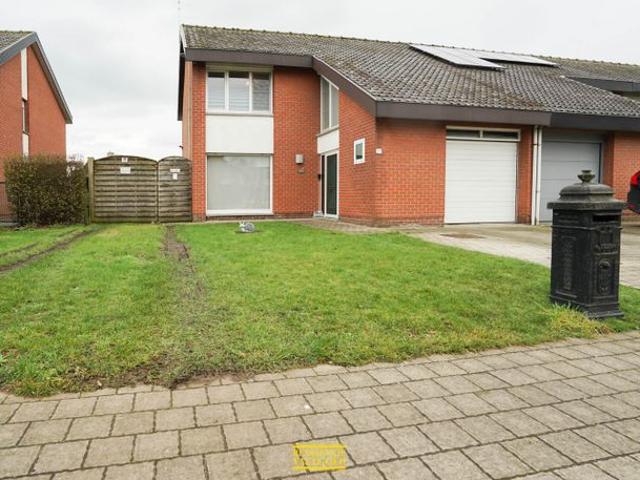 Ruime halfopen woning in rustige woonwijk in Torhout!