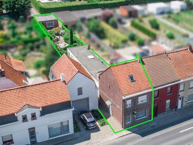 Ruime halfopen bebouwing met garage en tuin!