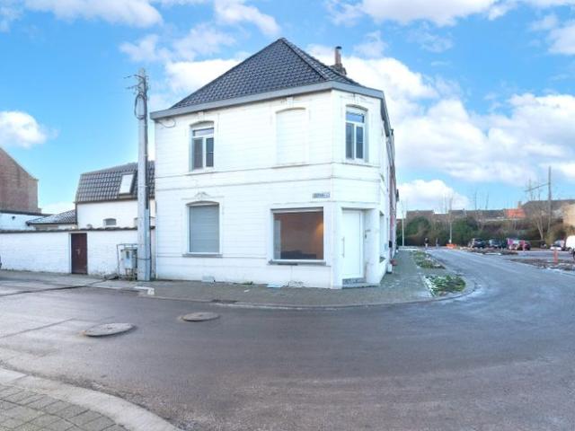 Ruime hoekwoning met tuin en garage