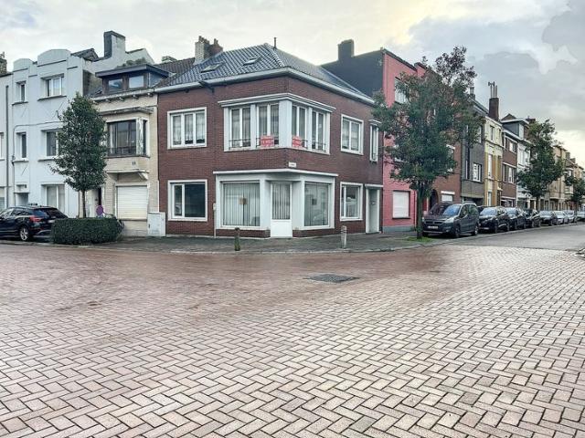 Ruime hoekwoning op gunstige locatie nabij Tennisclub van O